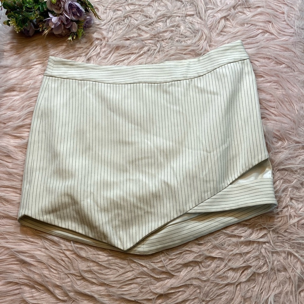 Mason by Michelle Mason Cut Out Pinstripe Mini Skirt sz 4